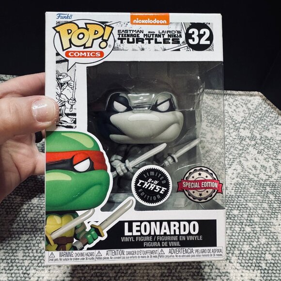 Funko Pop! Comics- TMNT, Leonardo# 32 Black and White Chase - Picture 1 of 9